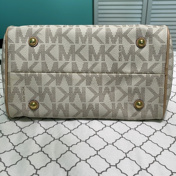 Michael Kors Purse - Picture 7 of 7